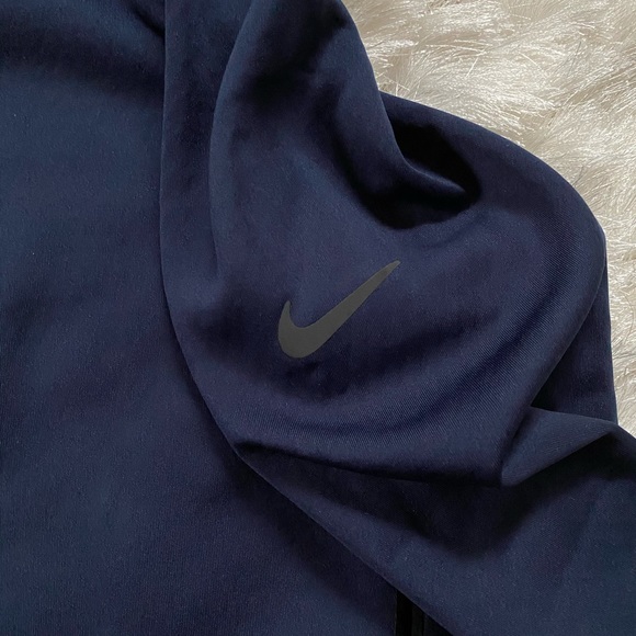 Nike Sweater - Picture 4 of 10